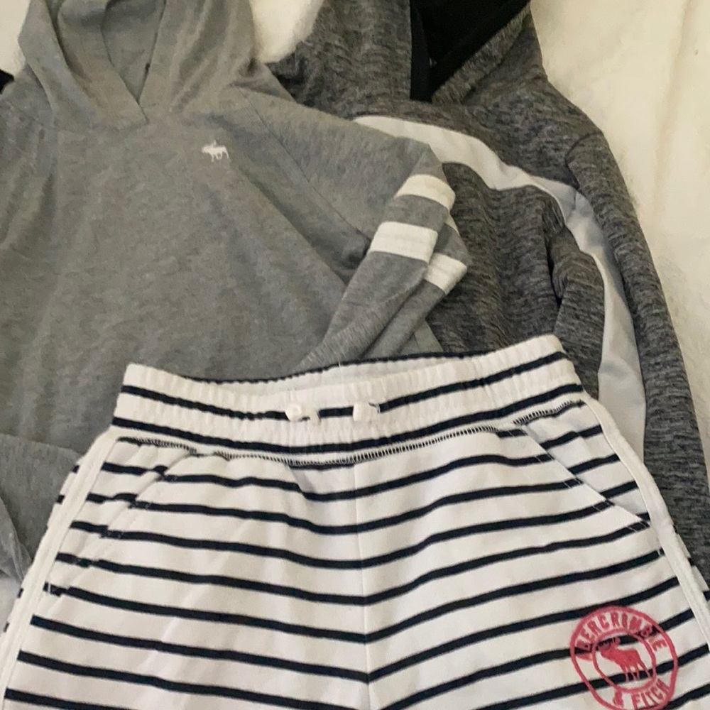 Abercrombie girls 9/10 lot. 2 hoodies and 1 shorts